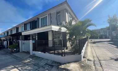 For sale 3 bedrooms townhouse in Mueang Samut Prakan, Samut Prakan