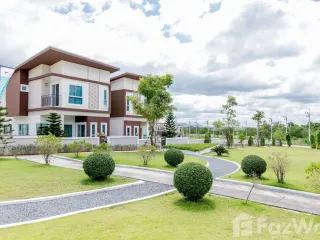 À vendre 4 chambres maison de ville à Pluak Daeng, Rayong