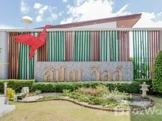 À vendre 4 chambres maison de ville à Pluak Daeng, Rayong