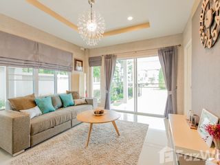 À vendre 4 chambres maison de ville à Pluak Daeng, Rayong