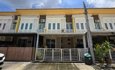 For sale 4 bedrooms townhouse in Lat Krabang, Bangkok