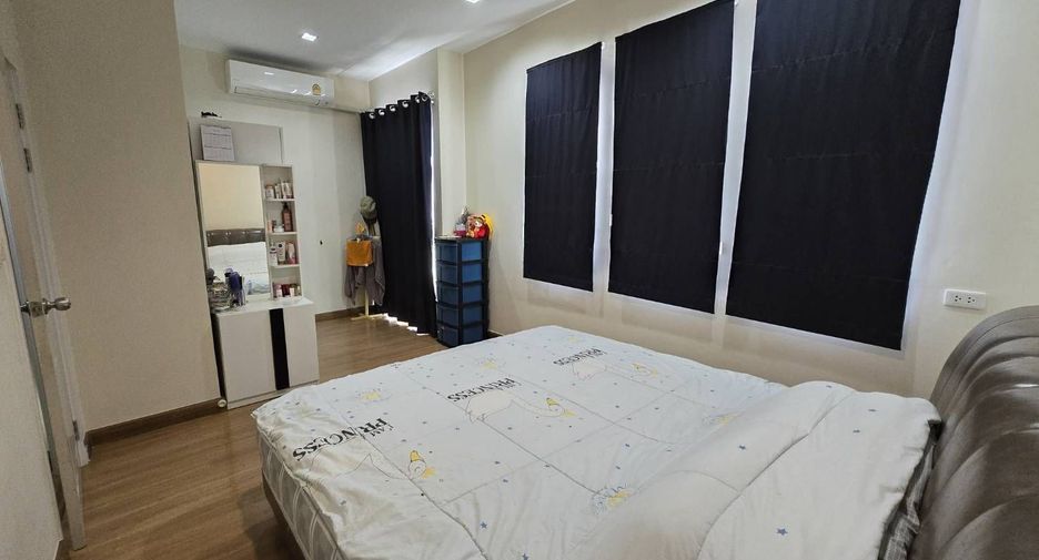 For sale 4 bedrooms townhouse in Lat Krabang, Bangkok
