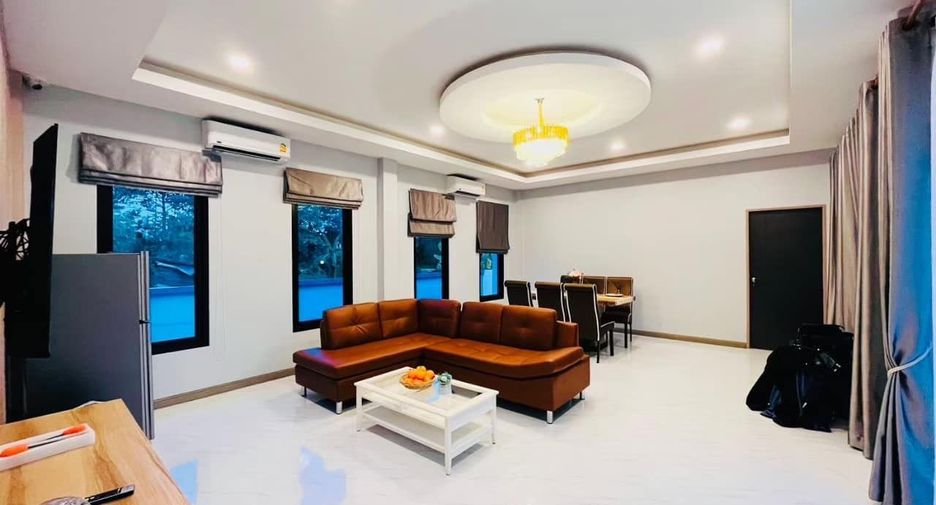 Villa en alquiler de 3 habitaciones en Bang Lamung, Chonburi