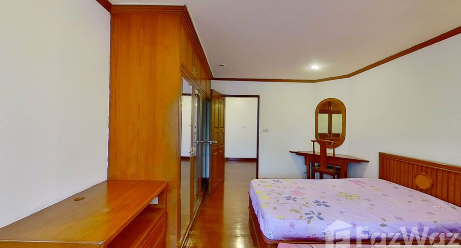 For sale 3 bedrooms condo in Watthana, Bangkok