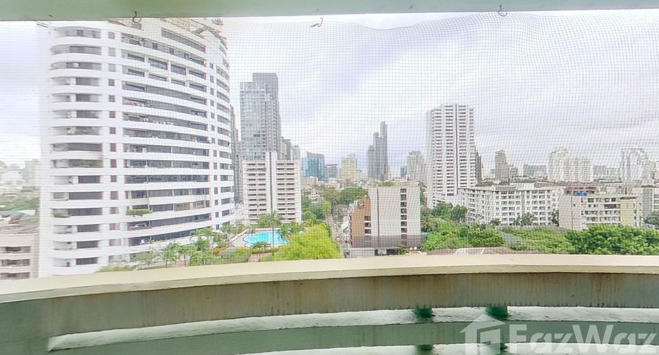 For sale 3 bedrooms condo in Watthana, Bangkok