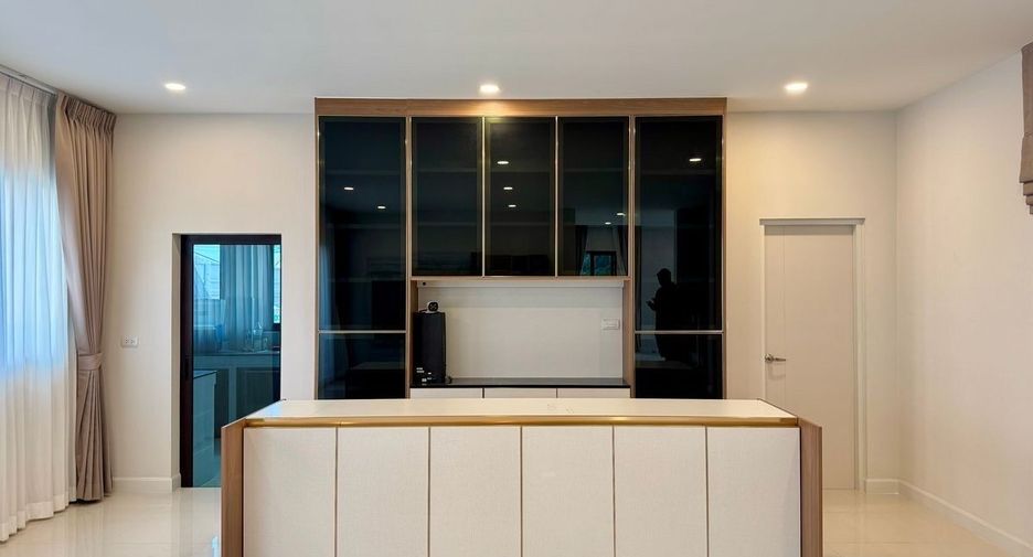 For rent 6 bedrooms house in Mueang Nonthaburi, Nonthaburi