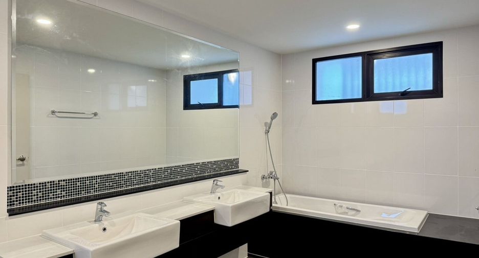 For rent 6 bedrooms house in Mueang Nonthaburi, Nonthaburi