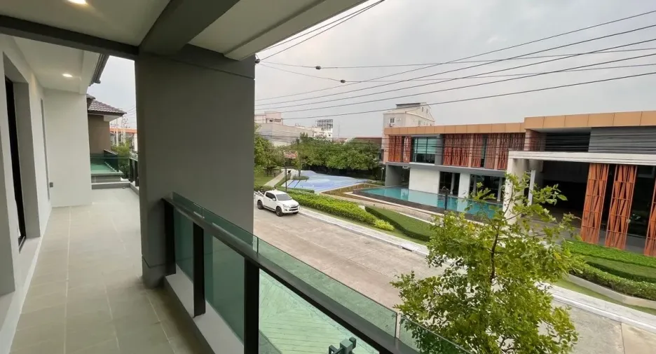 For rent 6 bedrooms house in Mueang Nonthaburi, Nonthaburi
