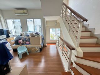 Casa adosada en venta de 3 habitaciones en Saphan Sung, Bangkok