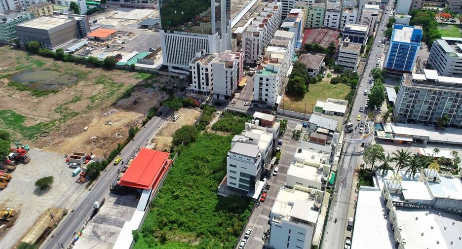 Grundstück zum Kauf in Huai Khwang, Bangkok