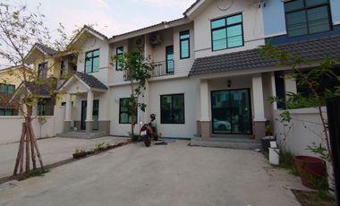 For sale そして for rent 3 ベッドルーム townhouse in Lam Luk Ka, Pathum Thani