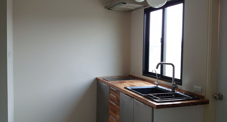 For sale そして for rent 3 ベッドルーム townhouse in Lam Luk Ka, Pathum Thani