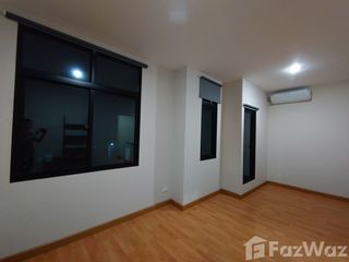 出售 和 出租 3 卧室 联排别墅 在 Lam Luk Ka, Pathum Thani