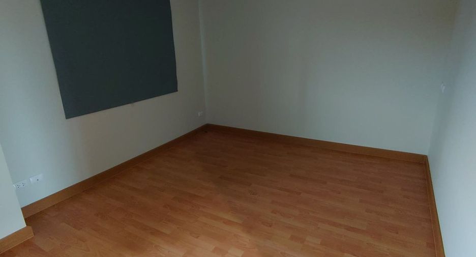 For sale そして for rent 3 ベッドルーム townhouse in Lam Luk Ka, Pathum Thani