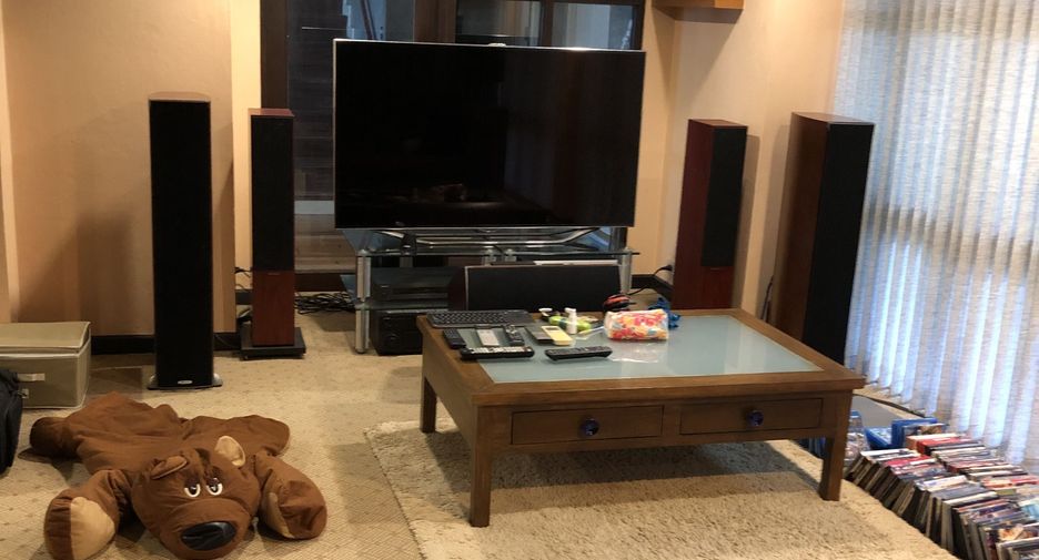 出售 4 卧室 独立屋 在 Phra Khanong, 曼谷