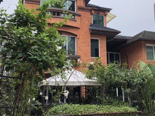 For sale 4 ベッドルーム house in Phra Khanong, Bangkok