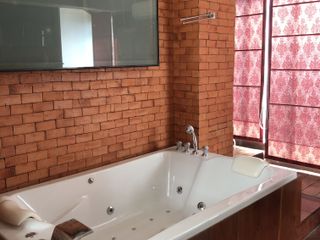For sale 4 ベッドルーム house in Phra Khanong, Bangkok