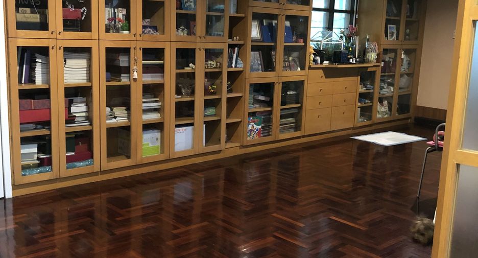 出售 4 卧室 独立屋 在 Phra Khanong, 曼谷