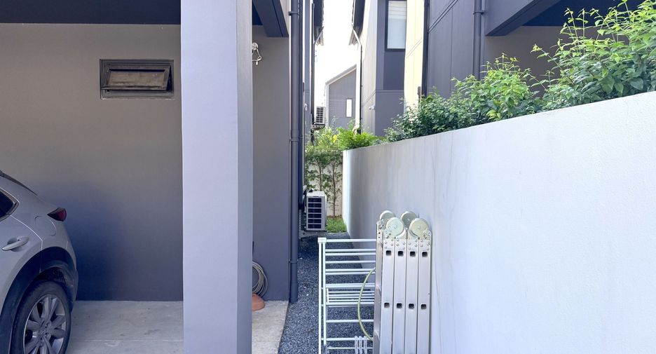 À vendre et à louer 4 chambres maison à Sai Mai, Bangkok