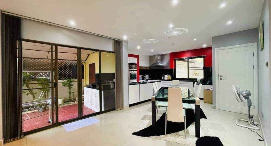 For sale 4 ベッドルーム villa in Bang Lamung, Chonburi