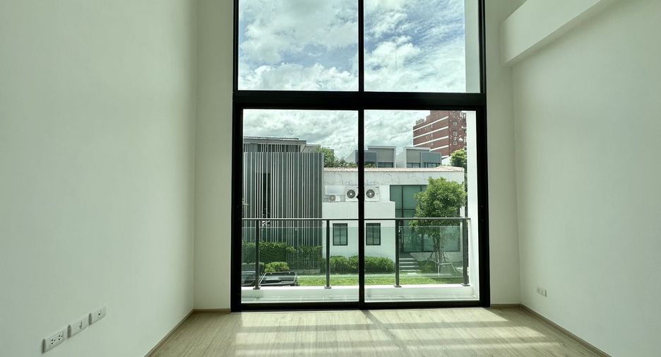 For sale 3 bedrooms house in Prawet, Bangkok