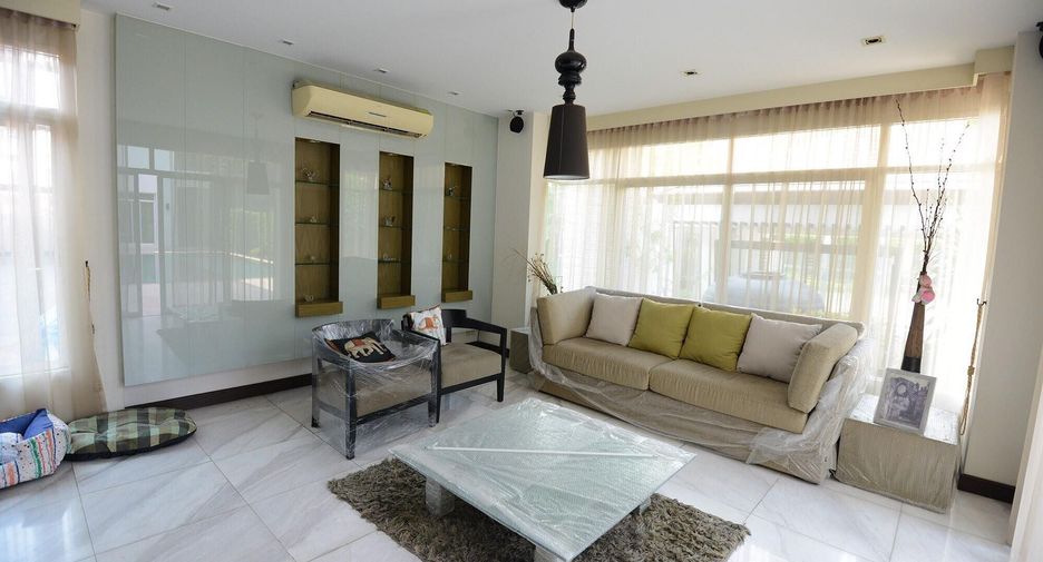 Villa zum Kauf mit 5 Zimmer in Bang Kapi, Bangkok