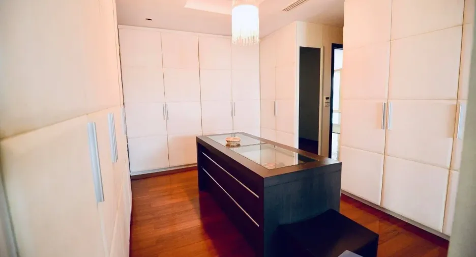 Villa zum Kauf mit 5 Zimmer in Bang Kapi, Bangkok