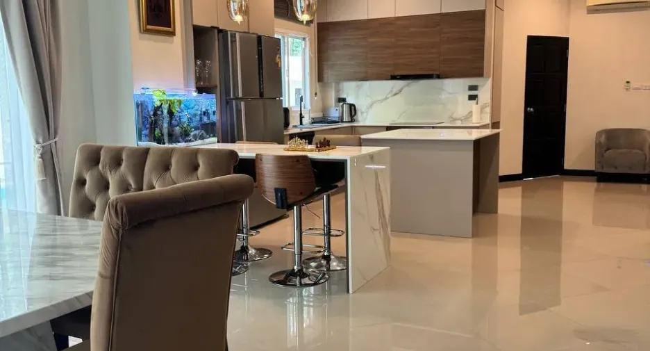 For sale 4 bedrooms villa in Mueang Phuket, Phuket