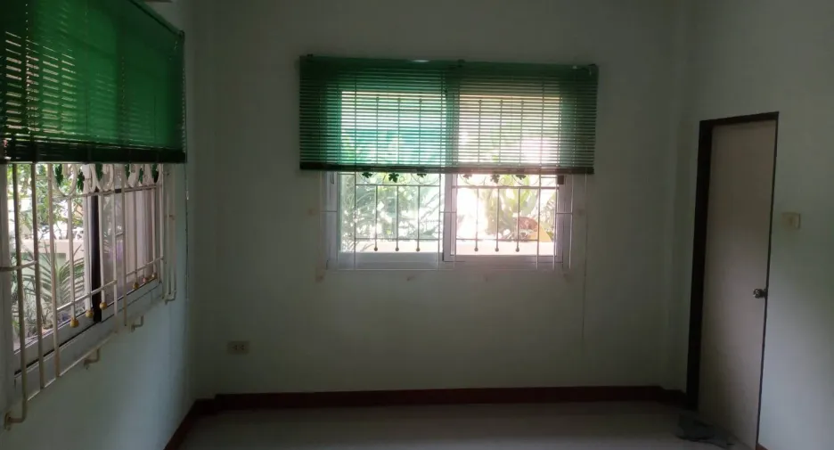 Casa en venta de 3 habitaciones en Pluak Daeng, Rayong
