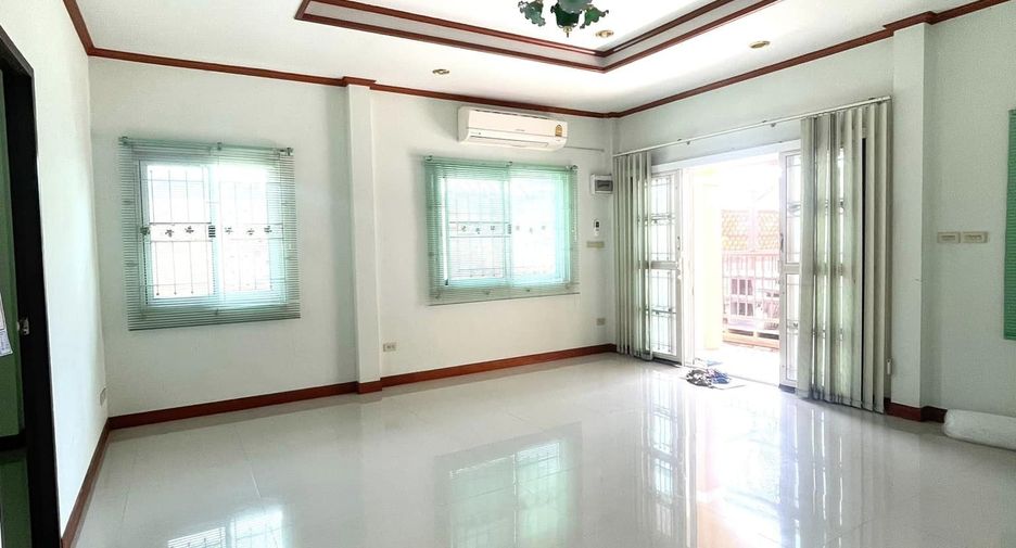 Casa en venta de 3 habitaciones en Pluak Daeng, Rayong