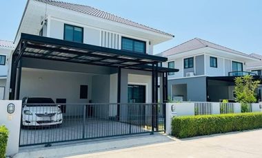 Casa en venta de 4 habitaciones en Si Racha, Chonburi