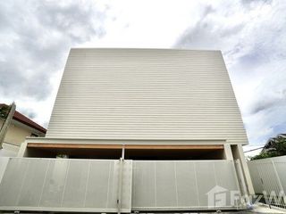 Haus zum Kauf mit 4 Zimmer in Lat Phrao, Bangkok