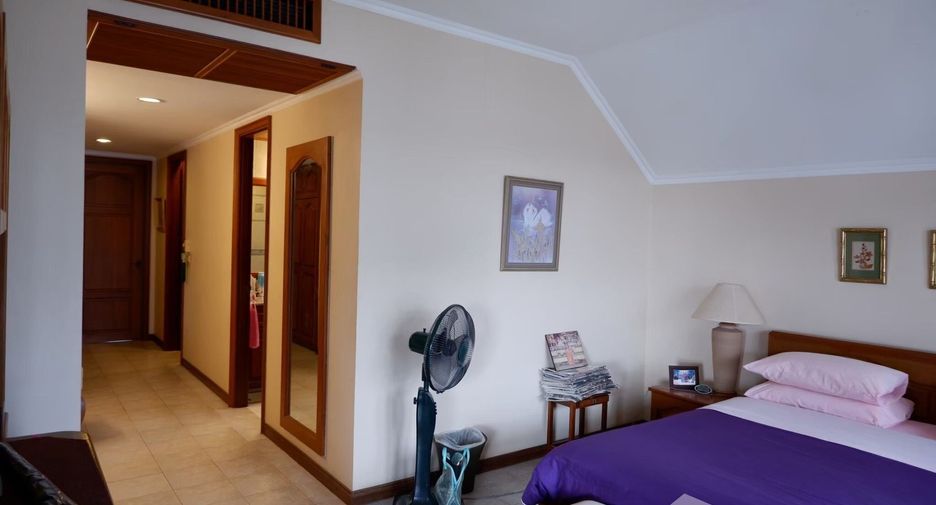 For sale 4 bedrooms house in Huay Yai, Pattaya
