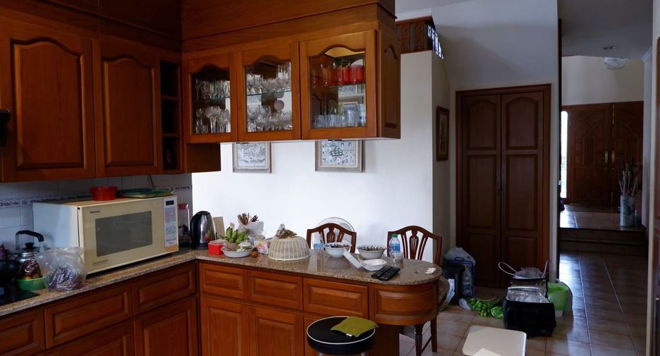 À vendre 4 chambres maison à Huay Yai, Pattaya