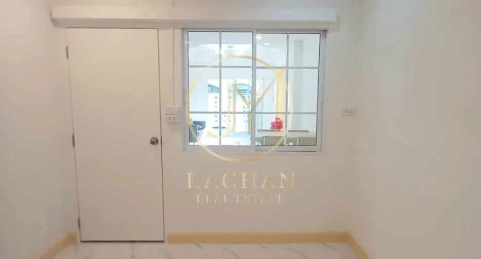 Reihenhaus zum Kauf mit 4 Zimmer in Bang Bua Thong, Nonthaburi