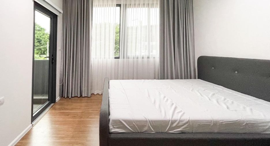 Casa adosada en venta de 3 habitaciones en Phra Pradaeng, Samut Prakan