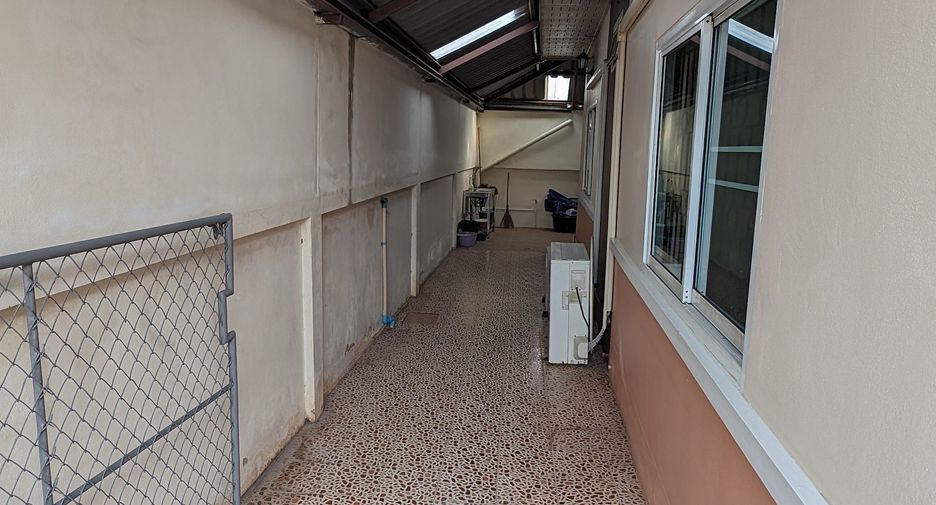 For sale 3 bedrooms house in Mueang Surat Thani, Surat Thani