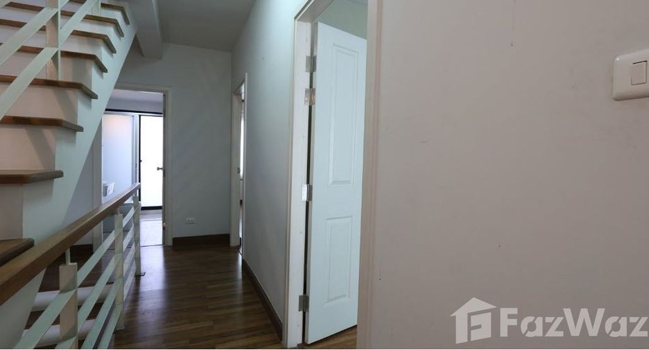 For sale 4 bedrooms townhouse in Khan Na Yao, Bangkok