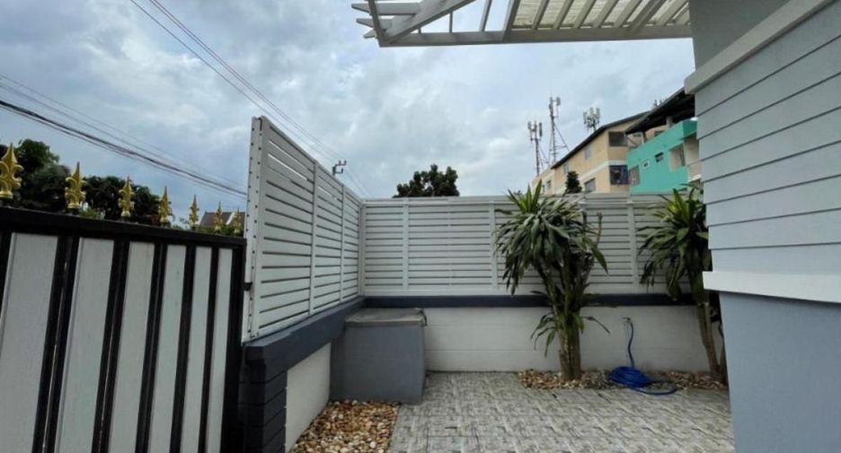 Casa en venta de 5 habitaciones en Lat Krabang, Bangkok