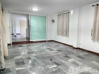 Casa en venta de 6 habitaciones en Lat Krabang, Bangkok
