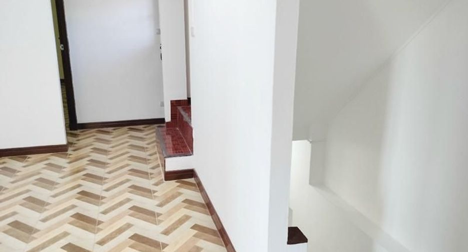 For sale 6 bedrooms house in Lat Krabang, Bangkok