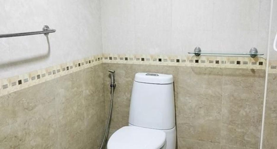 For sale 6 bedrooms house in Lat Krabang, Bangkok