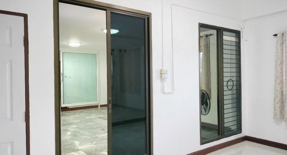 Продажа 6 спальни дом в Лат Крабанг, Бангкок