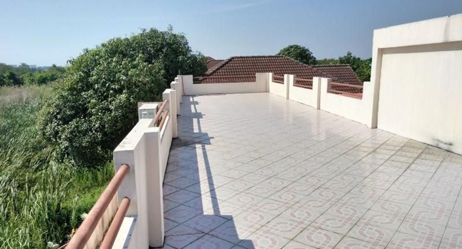 For sale 6 bedrooms house in Lat Krabang, Bangkok