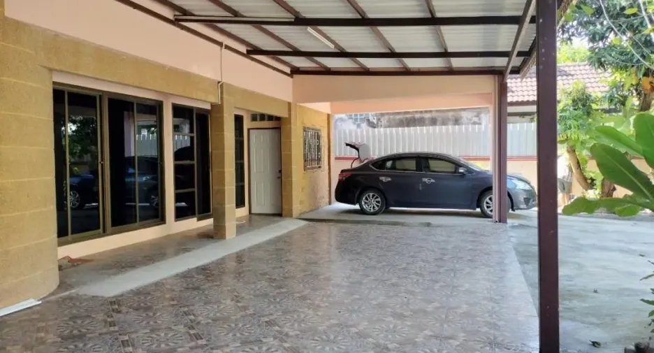 For sale 6 bedrooms house in Lat Krabang, Bangkok