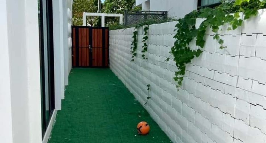For sale 4 bedrooms villa in Mueang Phuket, Phuket