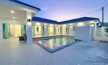 For rent 5 bedrooms villa in Huay Yai, Pattaya