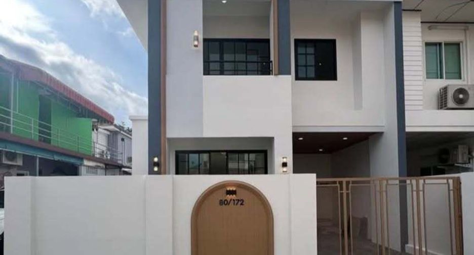 For rent 3 bedrooms townhouse in Mueang Phuket, Phuket