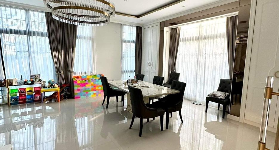For sale 4 bedrooms house in Thawi Watthana, Bangkok