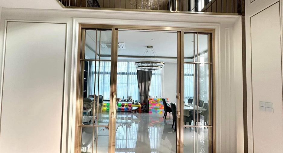 For sale 4 bedrooms house in Thawi Watthana, Bangkok